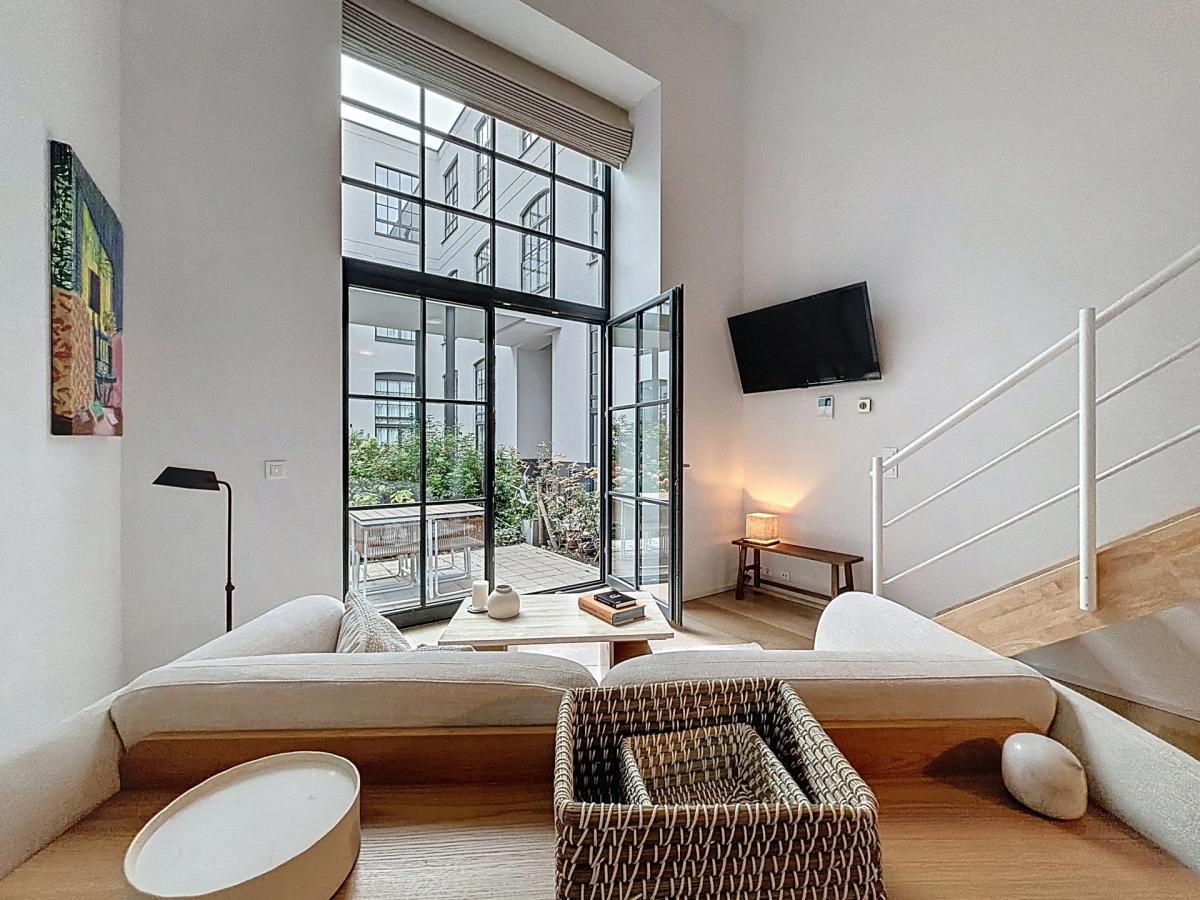 Charleroi / King Charles : Beau duplex meublé avec terrasse