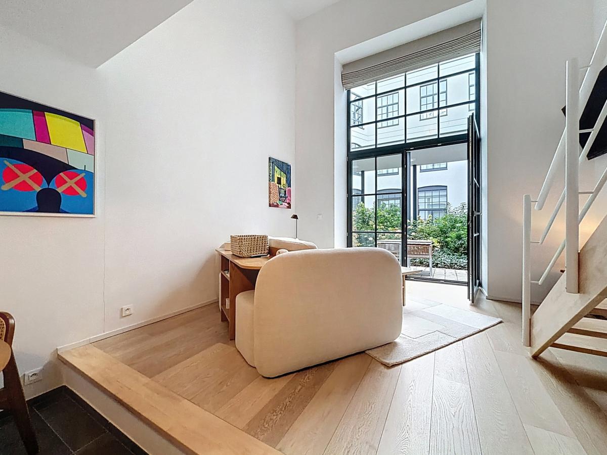 Charleroi / King Charles : Beau duplex meublé avec terrasse