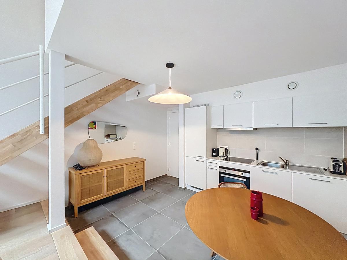 Charleroi / King Charles : Beau duplex meublé avec terrasse