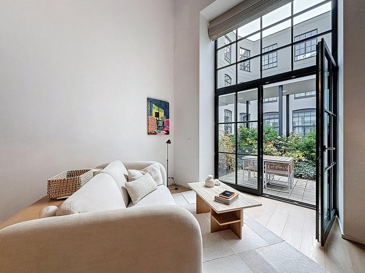 Charleroi / King Charles : Beau duplex meublé avec terrasse