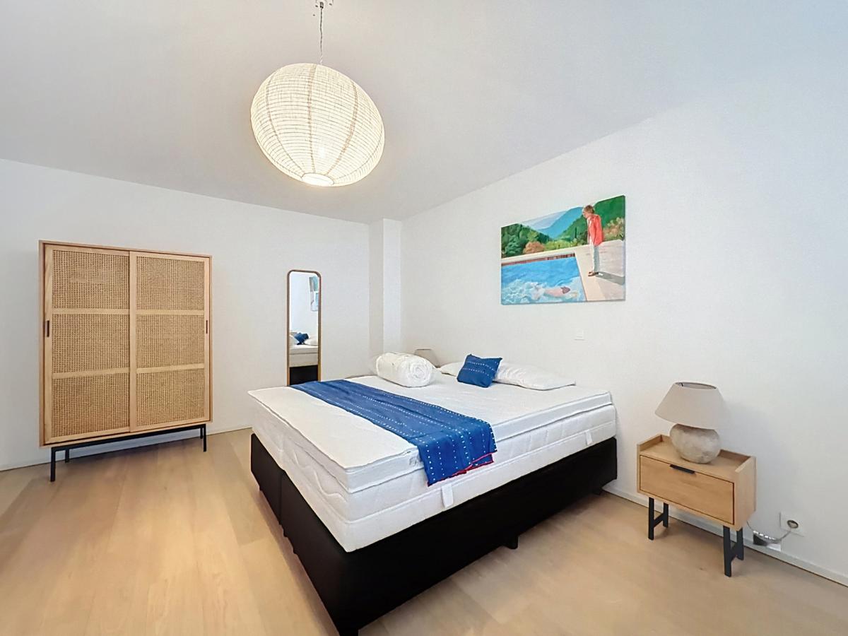 Charleroi / King Charles : Beau duplex meublé avec terrasse