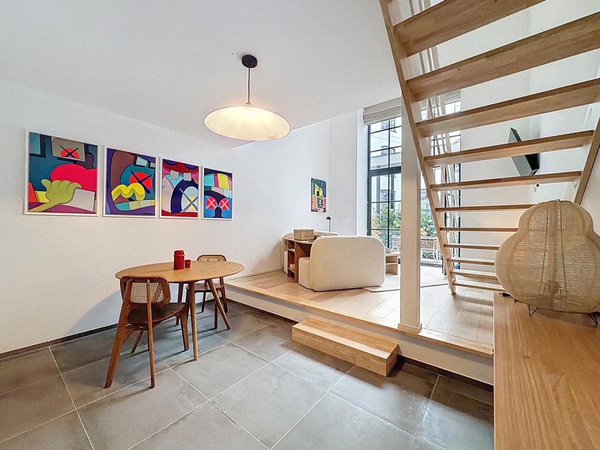 Charleroi / King Charles : Beau duplex meublé avec terrasse