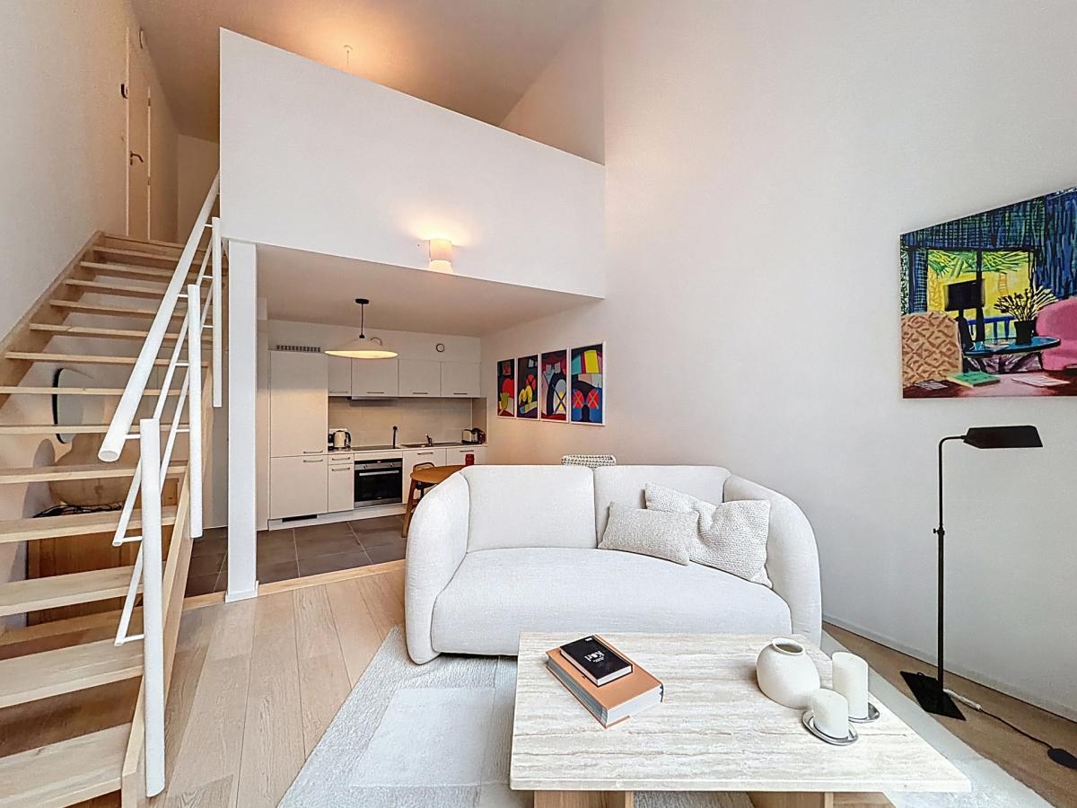 Charleroi / King Charles : Beau duplex meublé avec terrasse