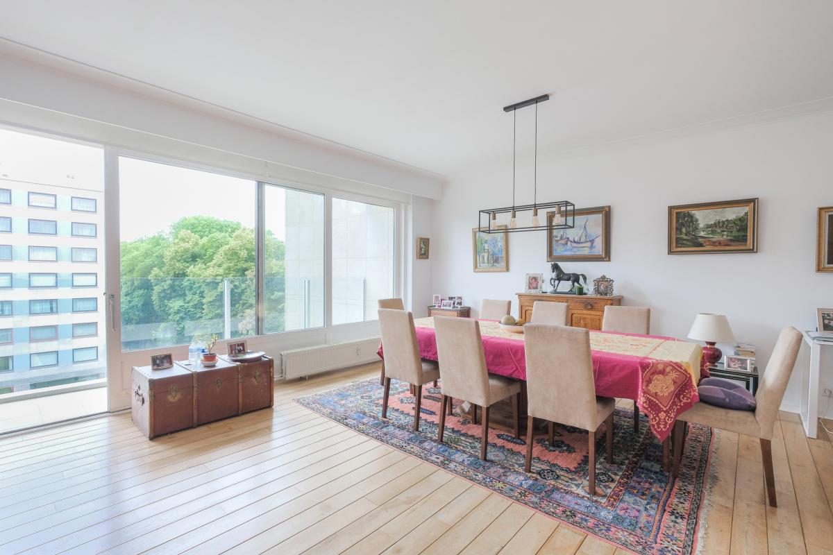 Cavell/ Churchill : Bel appartement 3 chambres + terrasse 