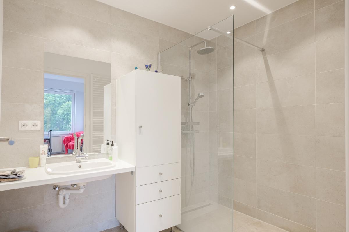 Cavell/ Churchill : Bel appartement 3 chambres + terrasse 