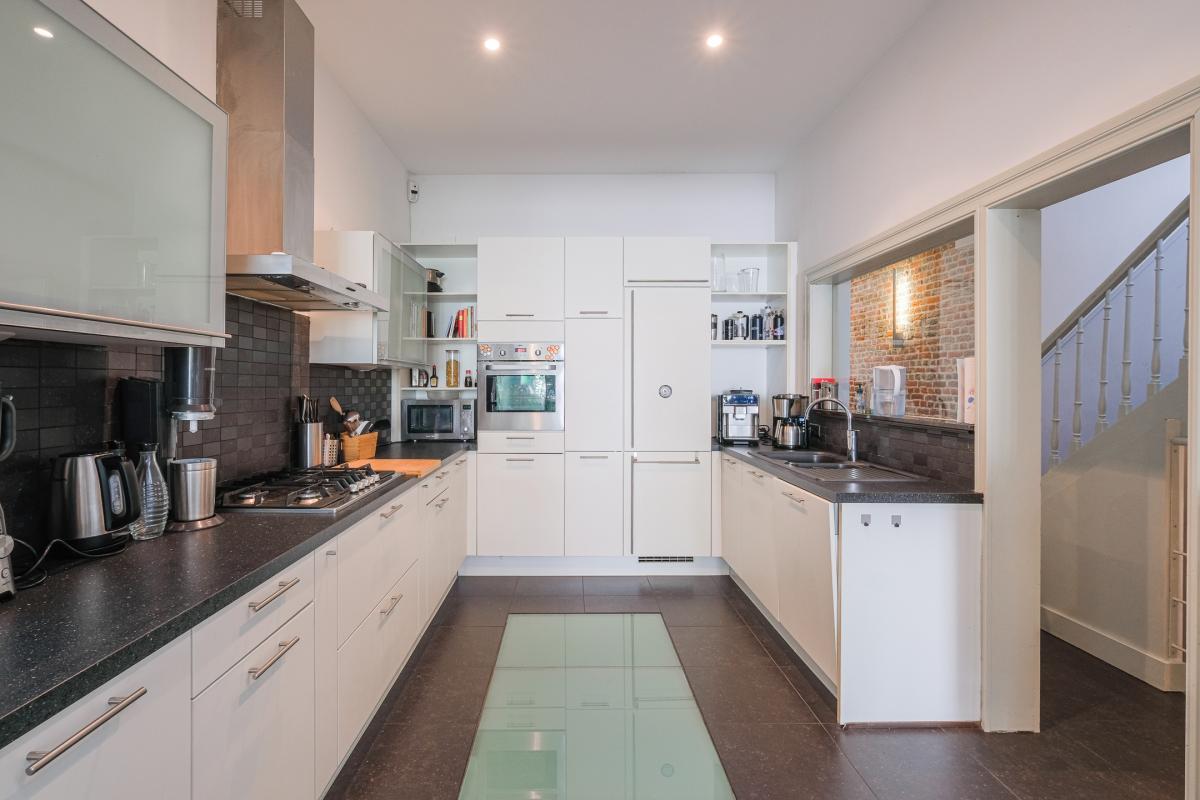 Quartier EU, maison rénovée 6ch + maison arrière + garage