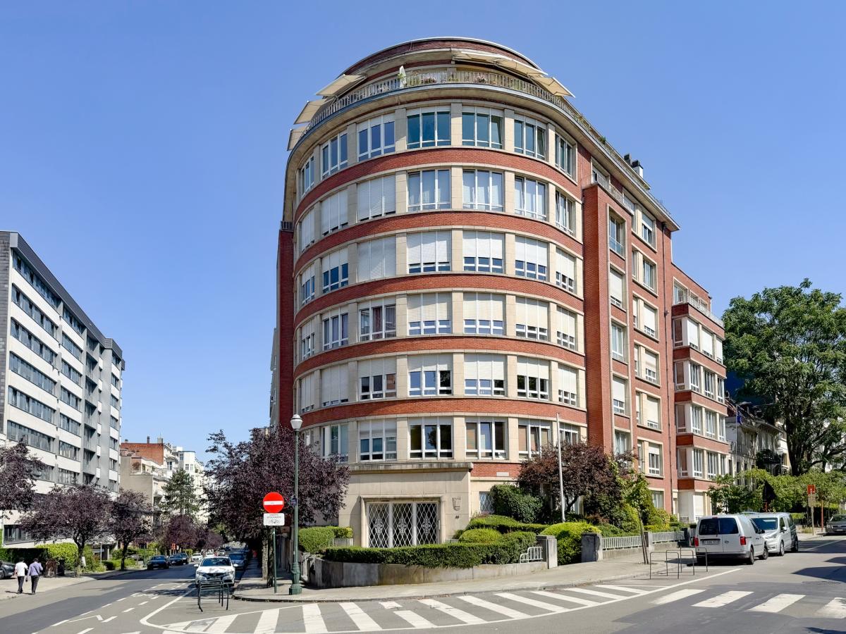 Cambre : Superbe rez de chaussée 185m² 3 ch + jardin 60m²