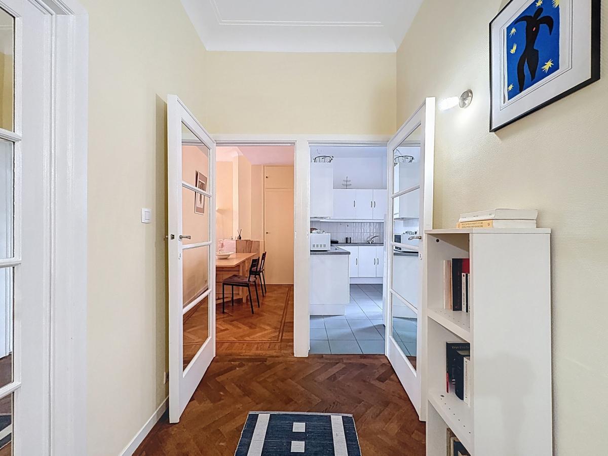 Quartier Européen : Bel appartement 2ch meublé + balcon