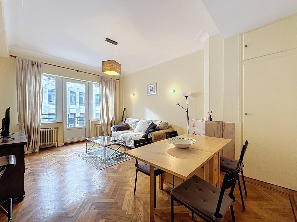 Quartier Européen : Bel appartement 2ch meublé + balcon