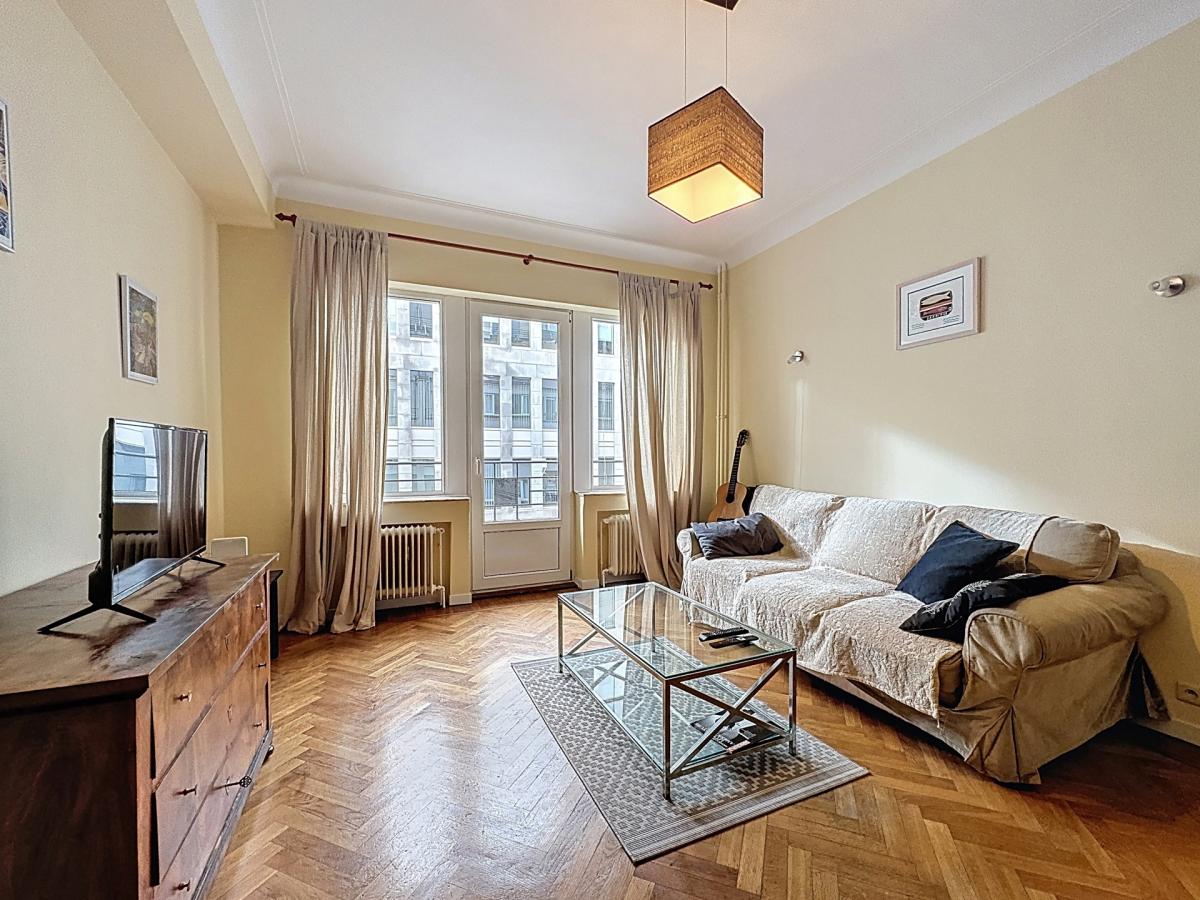 Quartier Européen : Bel appartement 2ch meublé + balcon