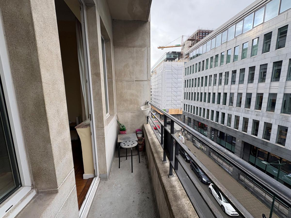 Quartier Européen : Bel appartement 2ch meublé + balcon