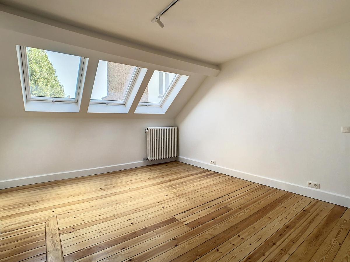 Lepoutre : Sublime triplex penthouse remis à neuf + terrasse