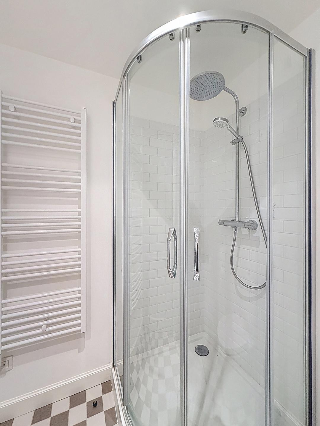 Lepoutre : Sublime triplex penthouse remis à neuf + terrasse