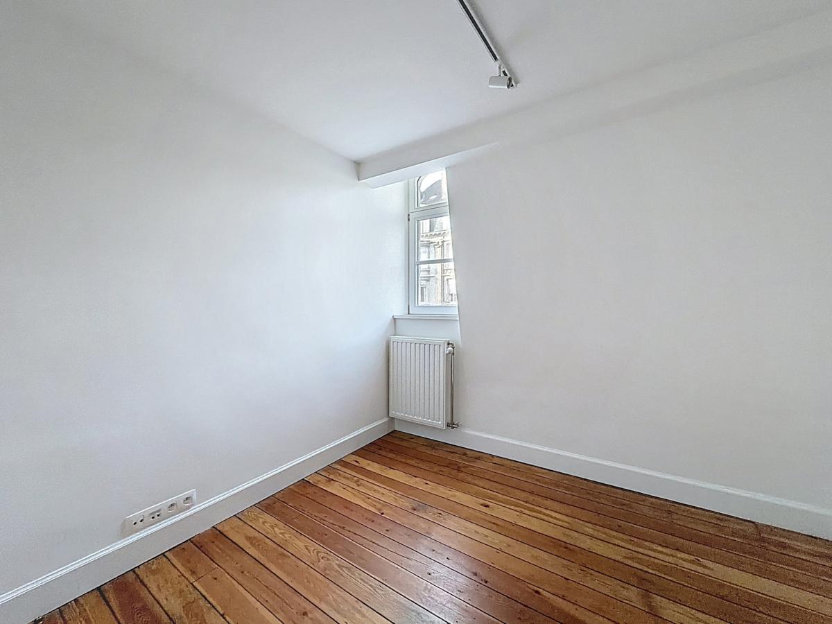 Lepoutre : Sublime triplex penthouse remis à neuf + terrasse