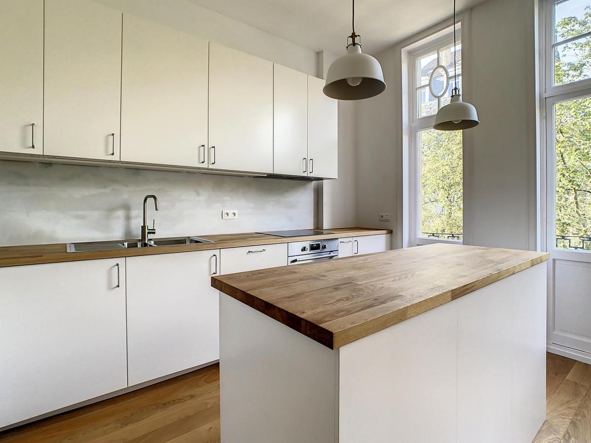 Lepoutre : Sublime triplex penthouse remis à neuf + terrasse