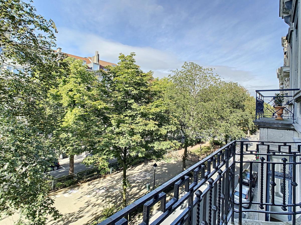 Lepoutre : Sublime triplex penthouse remis à neuf + terrasse