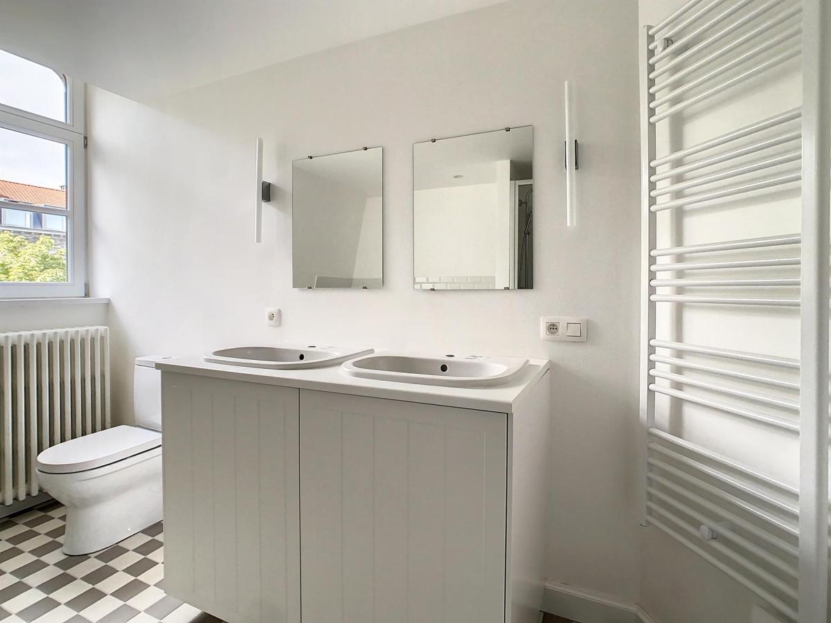 Lepoutre : Sublime triplex penthouse remis à neuf + terrasse