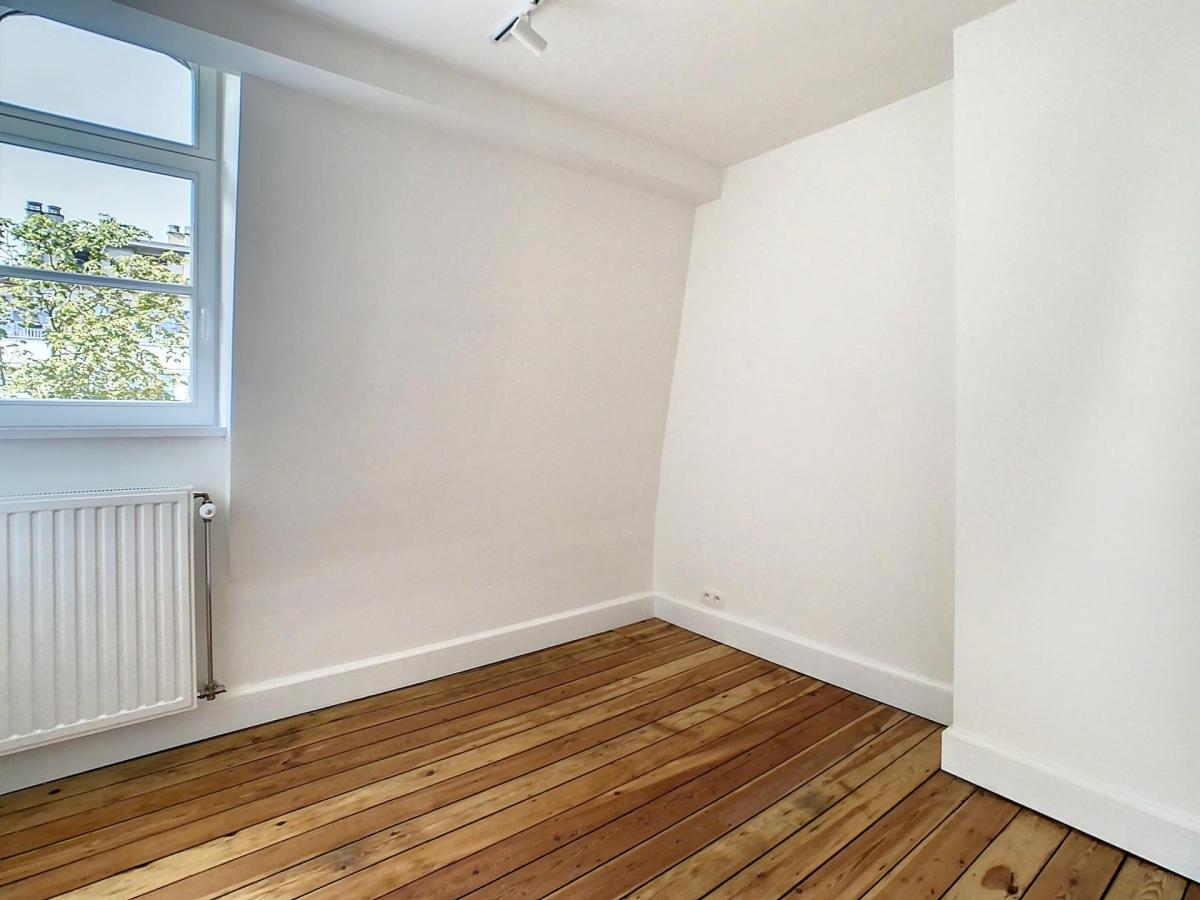 Lepoutre : Sublime triplex penthouse remis à neuf + terrasse