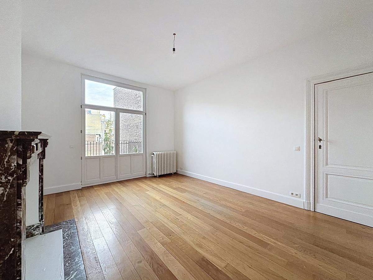 Lepoutre : Sublime triplex penthouse remis à neuf + terrasse