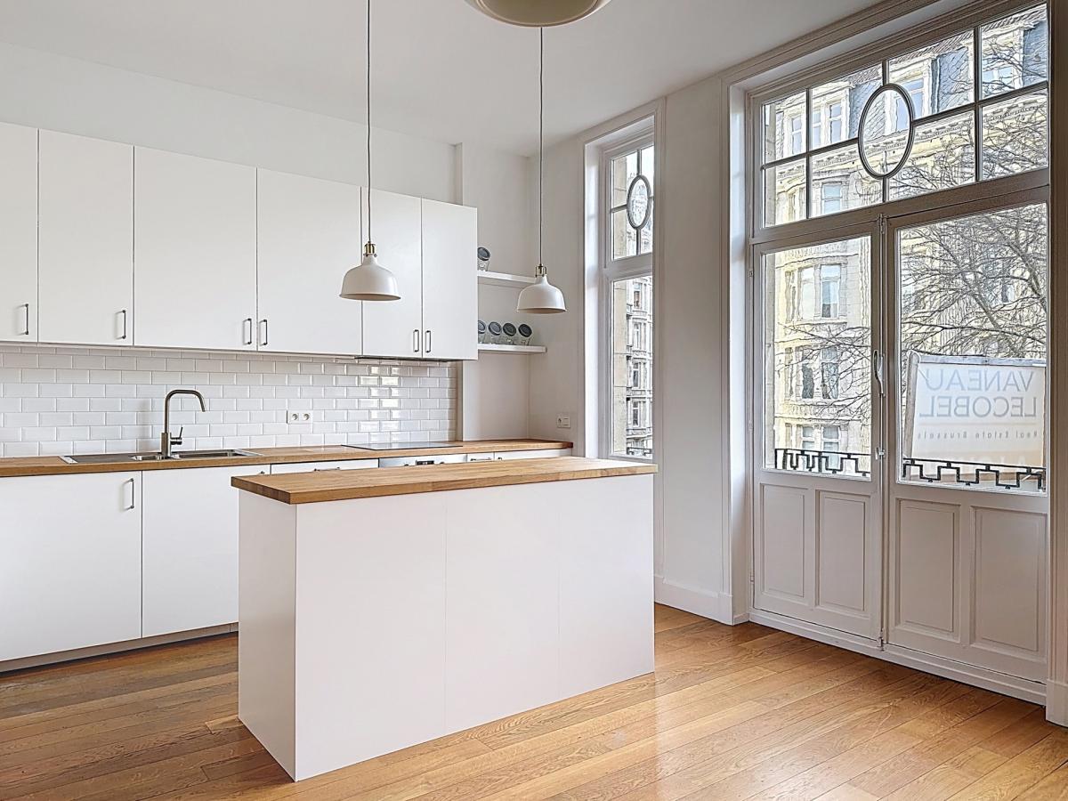 Lepoutre : Sublime triplex penthouse remis à neuf + terrasse