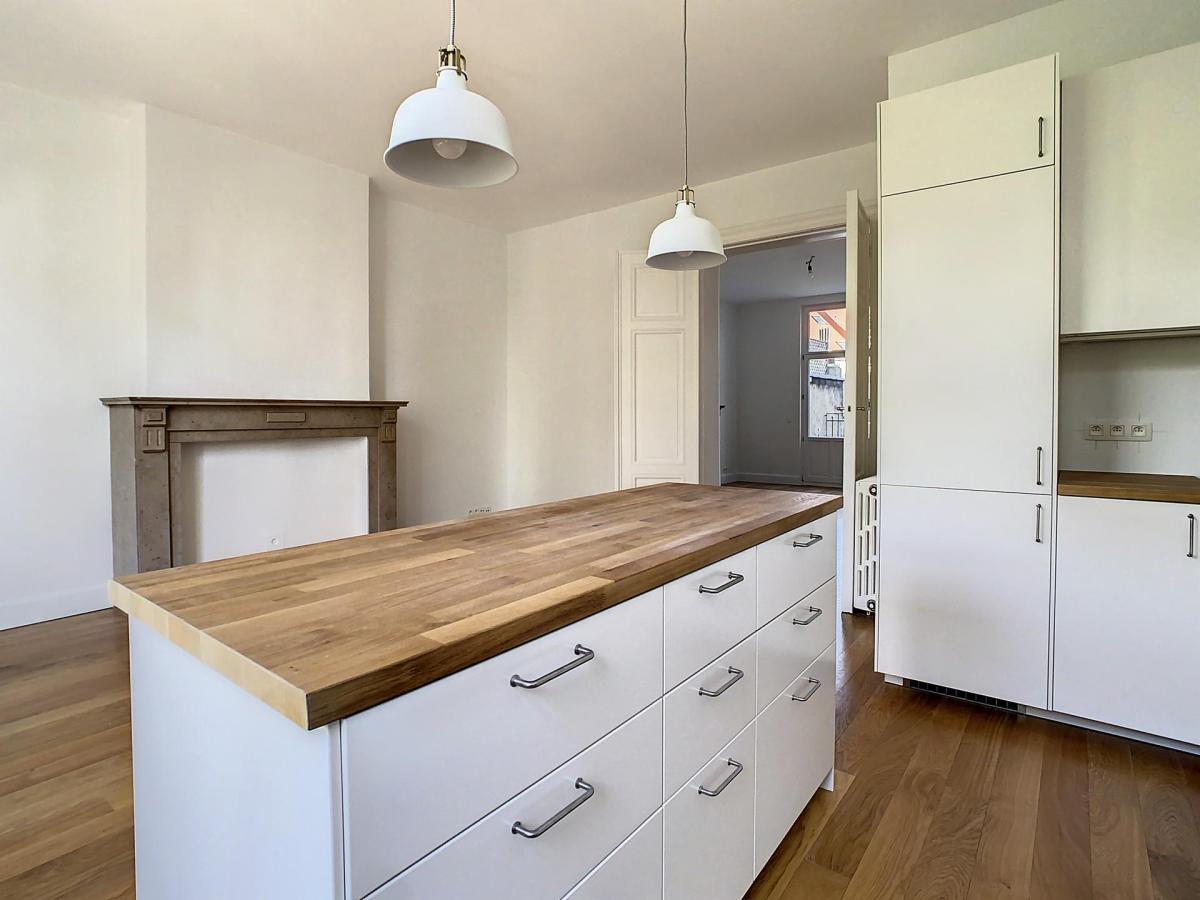 Lepoutre : Sublime triplex penthouse remis à neuf + terrasse