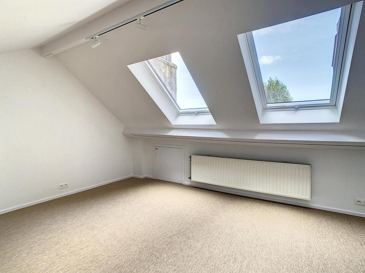 Lepoutre : Sublime triplex penthouse remis à neuf + terrasse