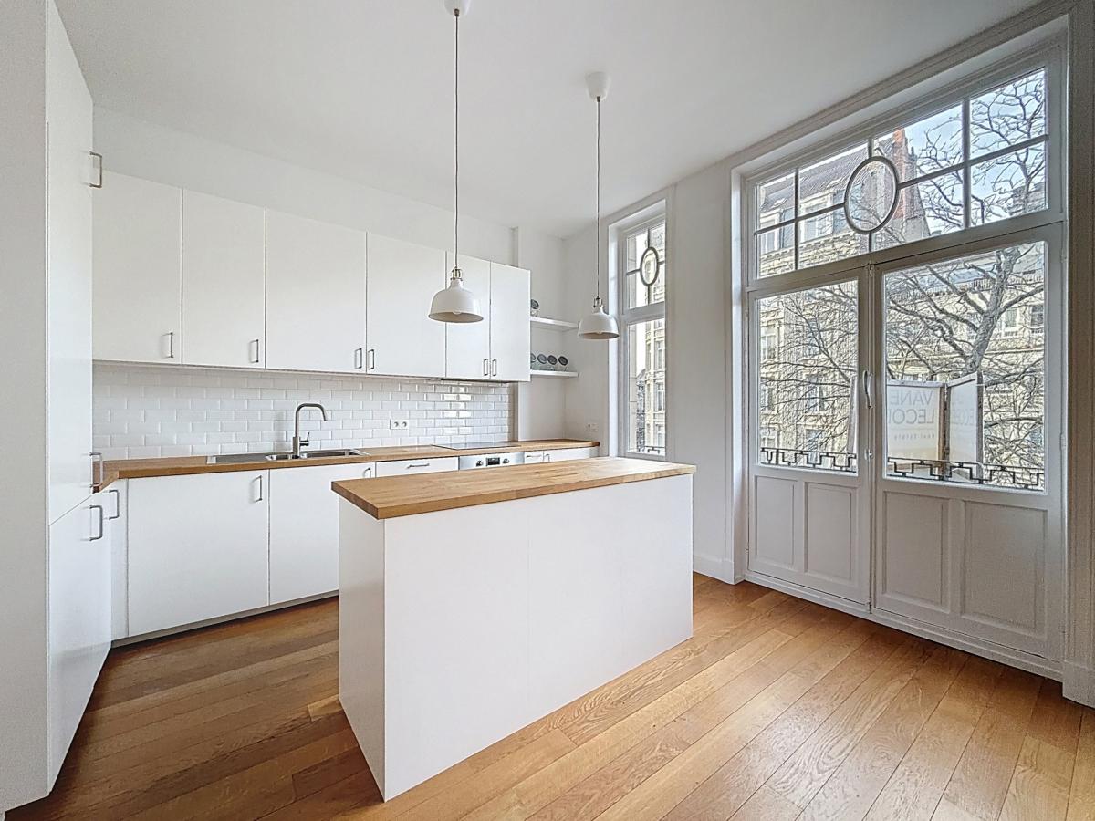 Lepoutre : Sublime triplex penthouse remis à neuf + terrasse