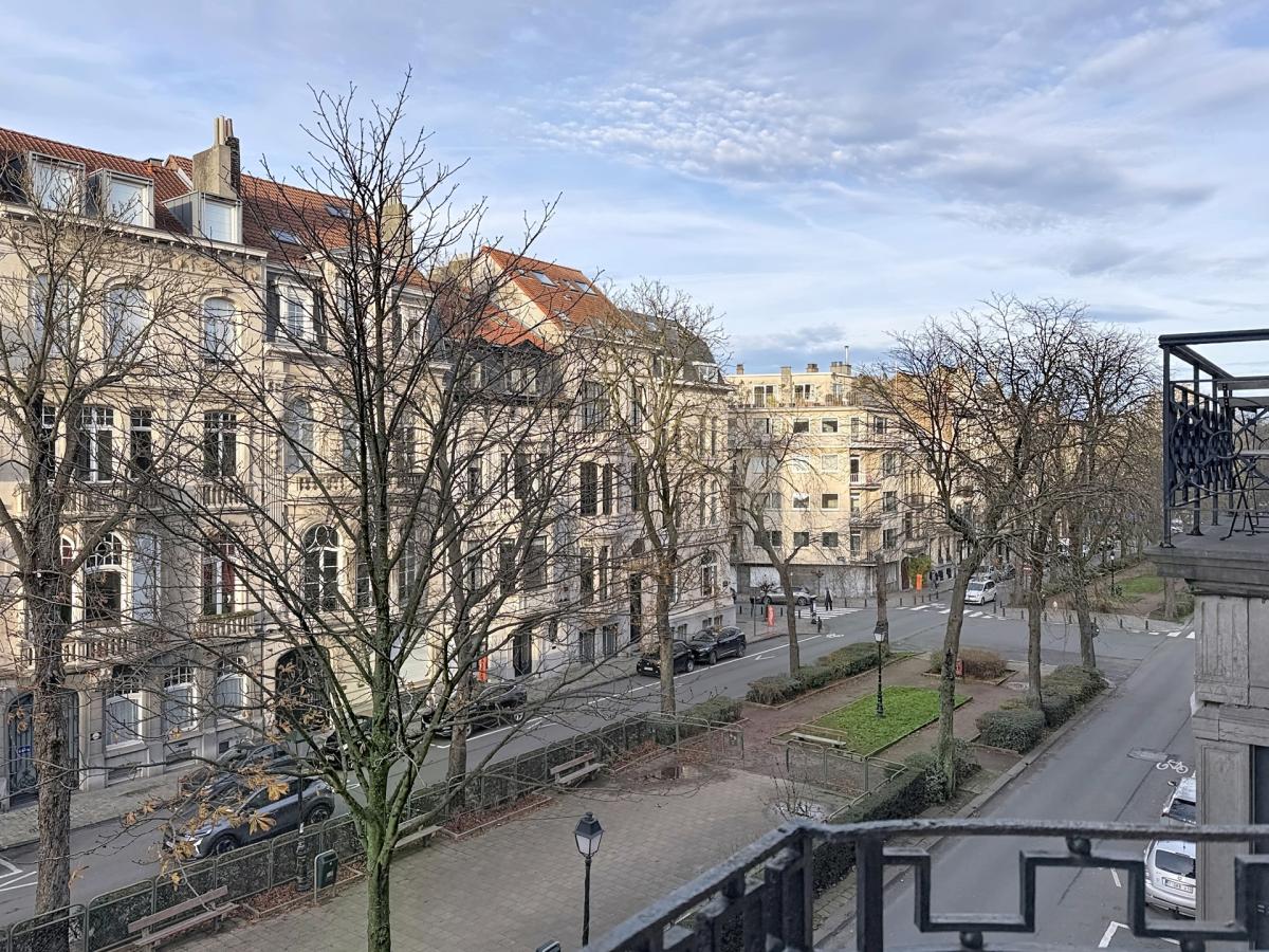 Lepoutre : Sublime triplex penthouse remis à neuf + terrasse