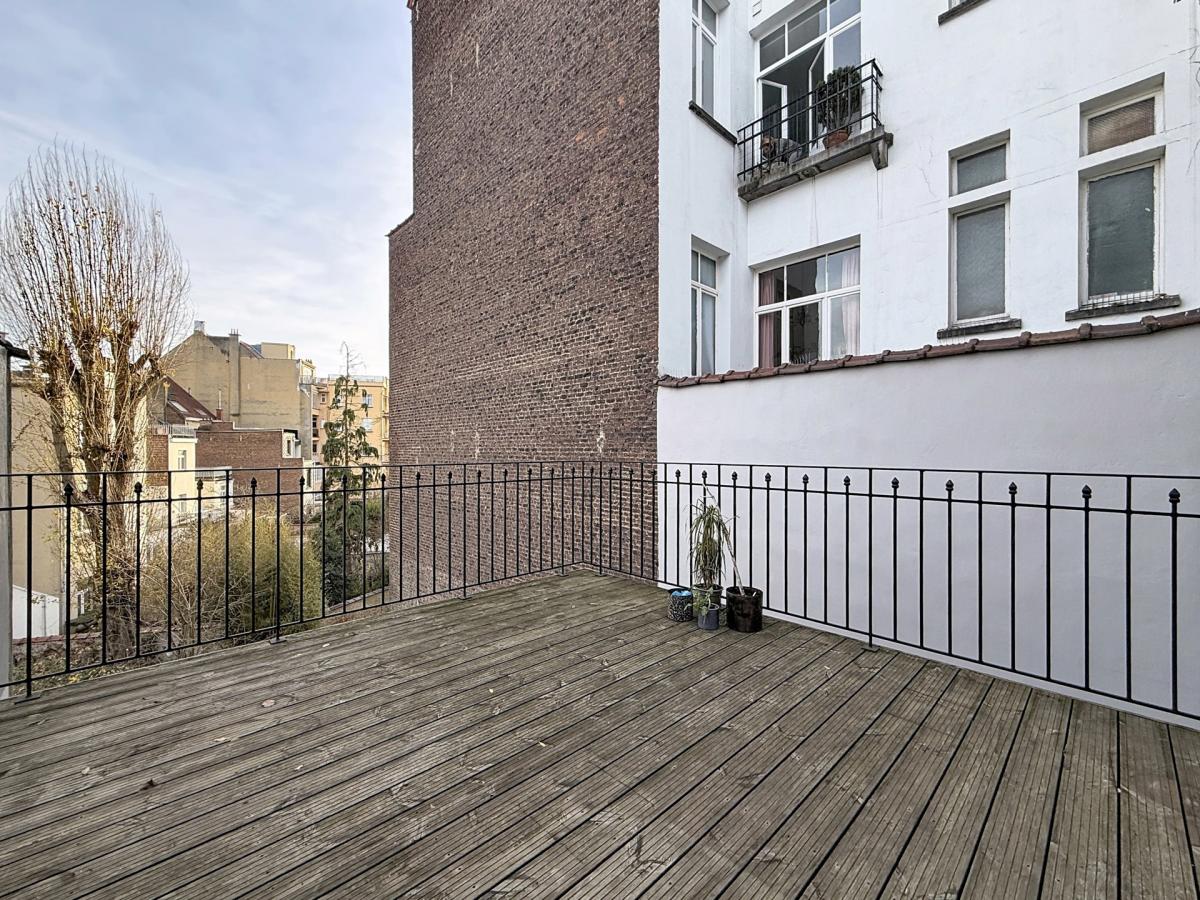 Lepoutre : Sublime triplex penthouse remis à neuf + terrasse