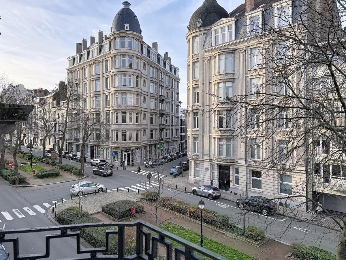 Lepoutre : Sublime triplex penthouse remis à neuf + terrasse