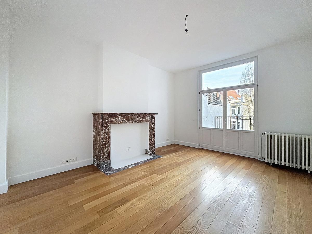 Lepoutre : Sublime triplex penthouse remis à neuf + terrasse