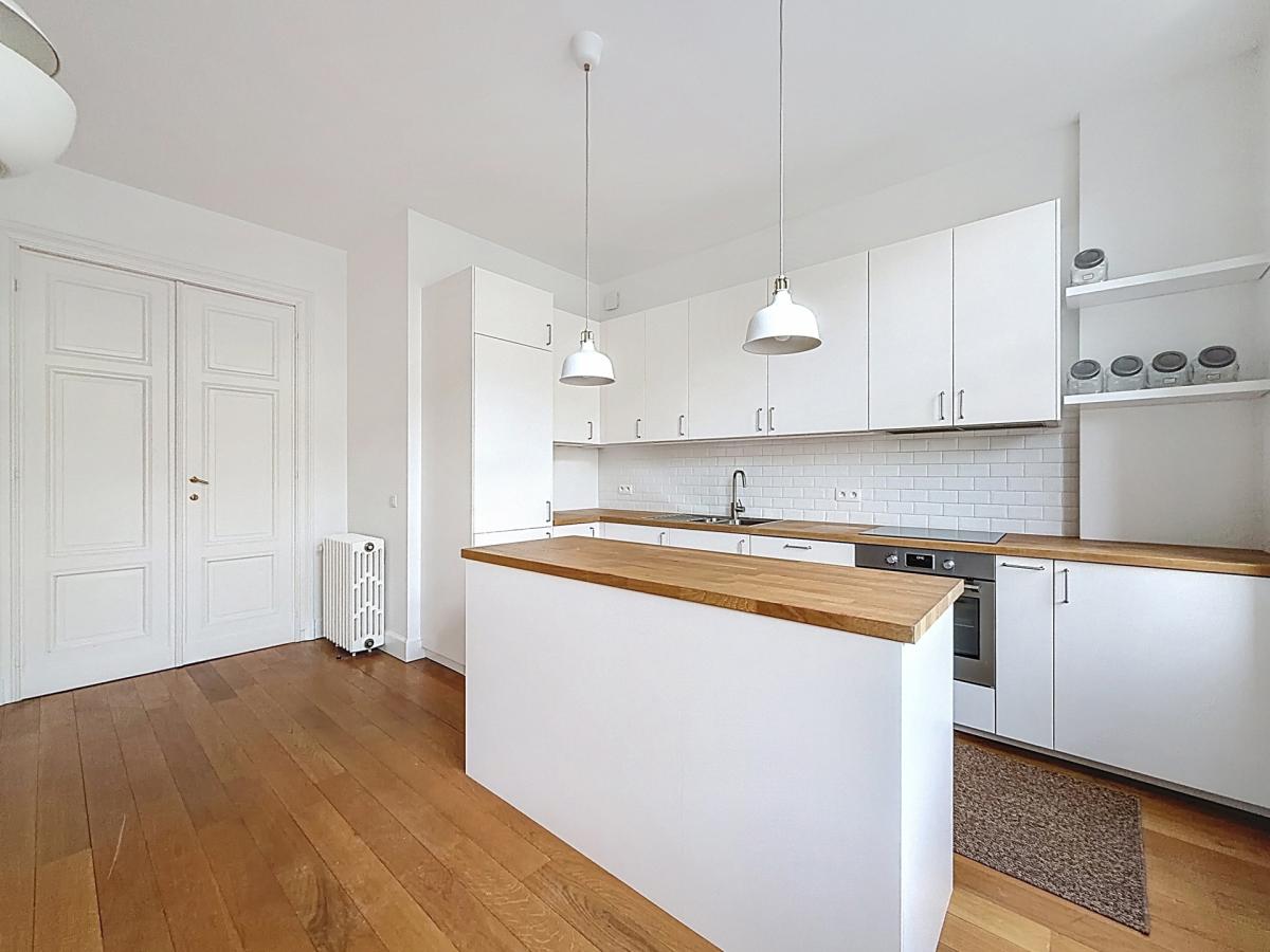 Lepoutre : Sublime triplex penthouse remis à neuf + terrasse