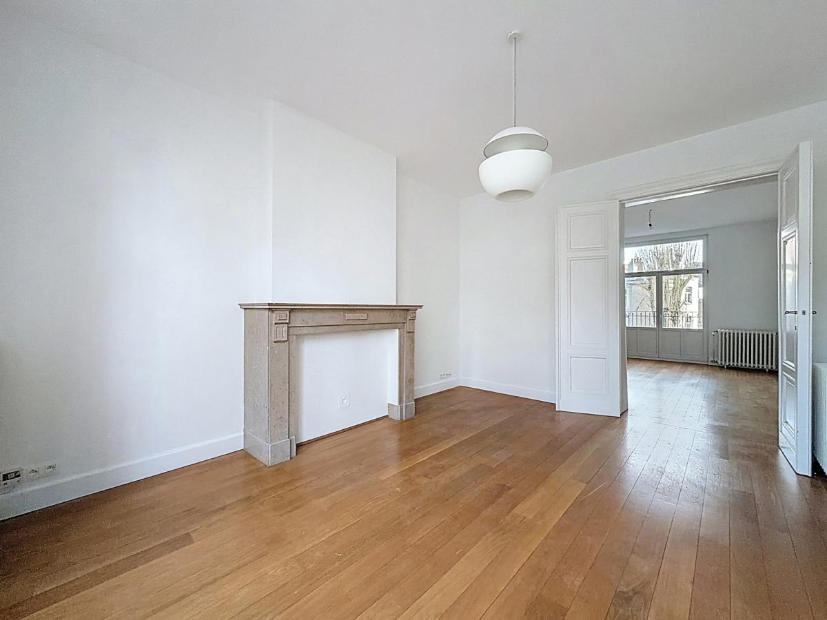 Lepoutre : Sublime triplex penthouse remis à neuf + terrasse