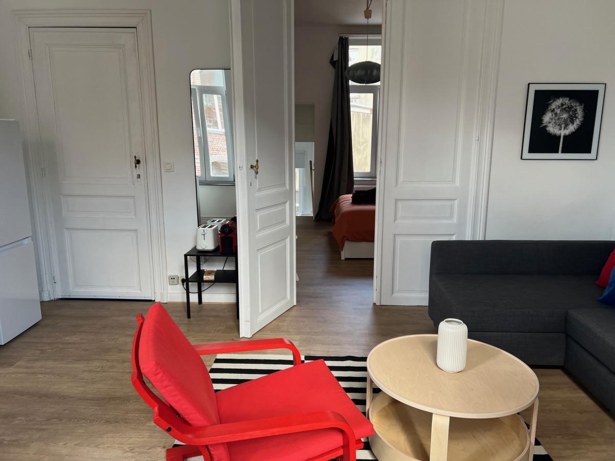 Quartier Européen: Bel appartement 1 chambre meublé, balcon