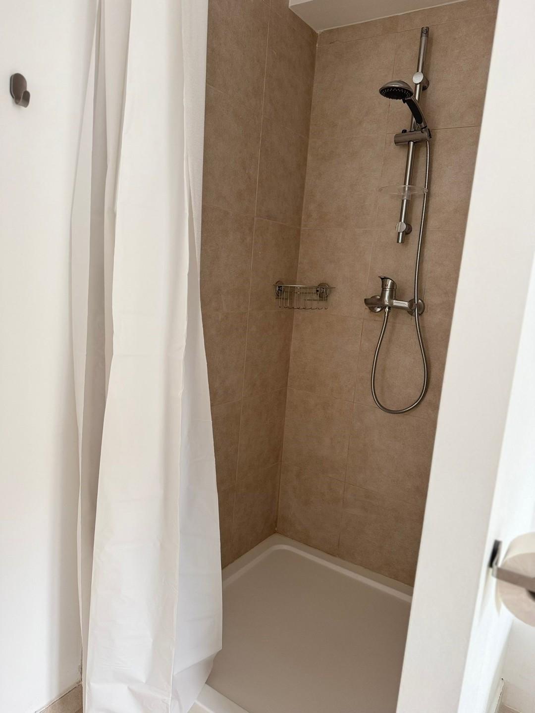 Quartier Européen: Bel appartement 1 chambre meublé, balcon