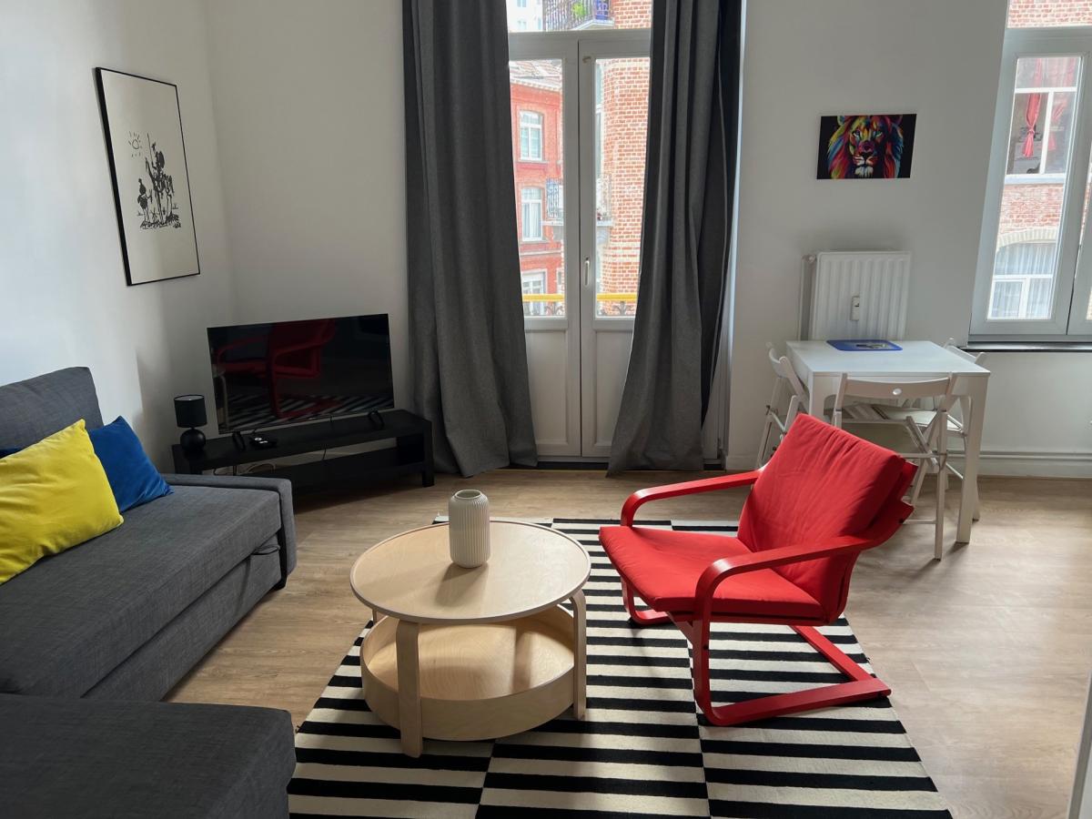 Quartier Européen: Bel appartement 1 chambre meublé, balcon