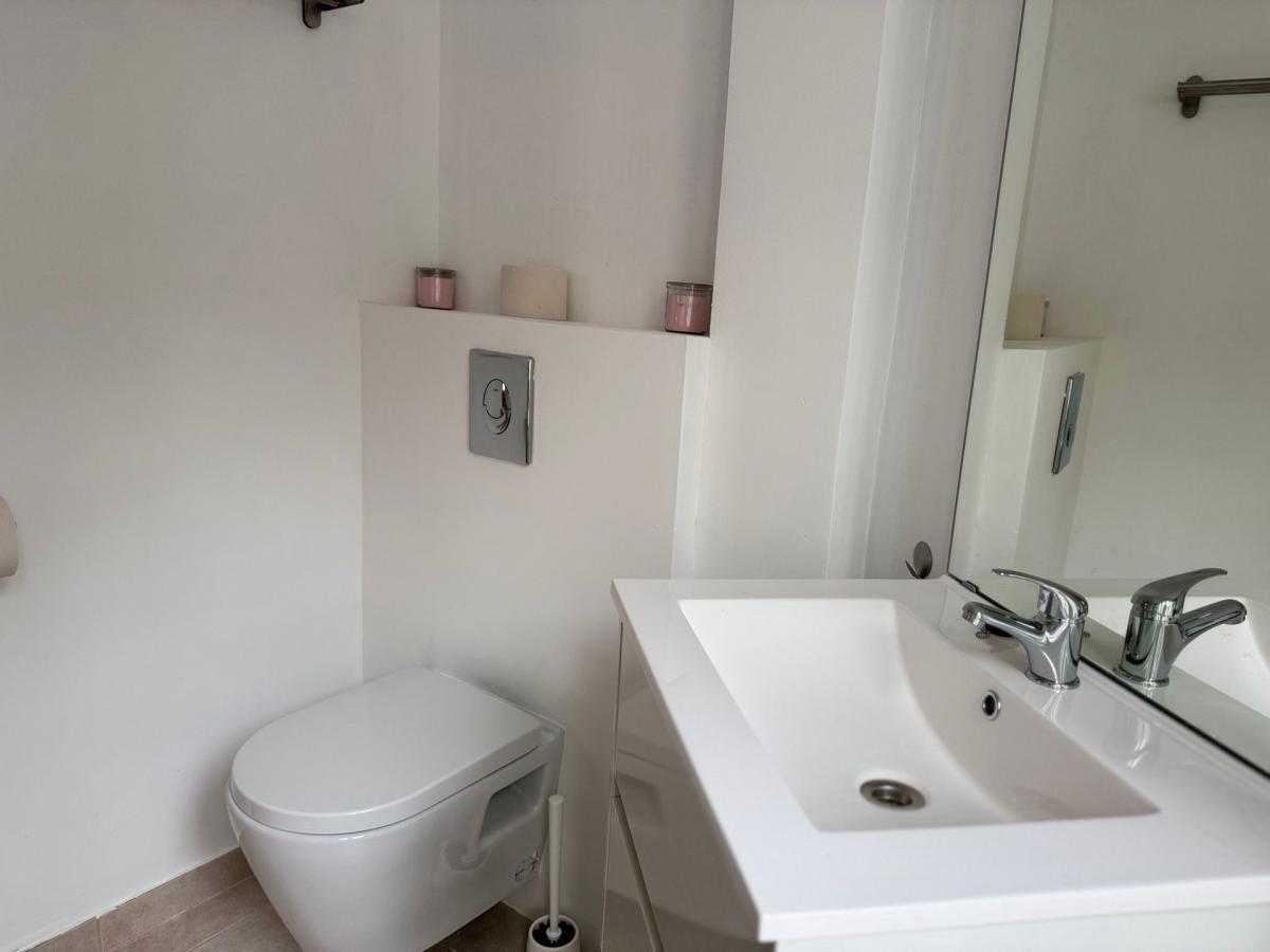 Quartier Européen: Bel appartement 1 chambre meublé, balcon