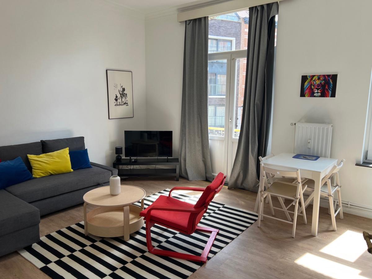 Quartier Européen: Bel appartement 1 chambre meublé, balcon