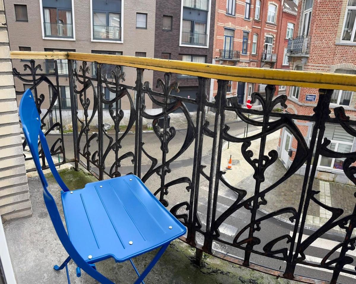 Quartier Européen: Bel appartement 1 chambre meublé, balcon