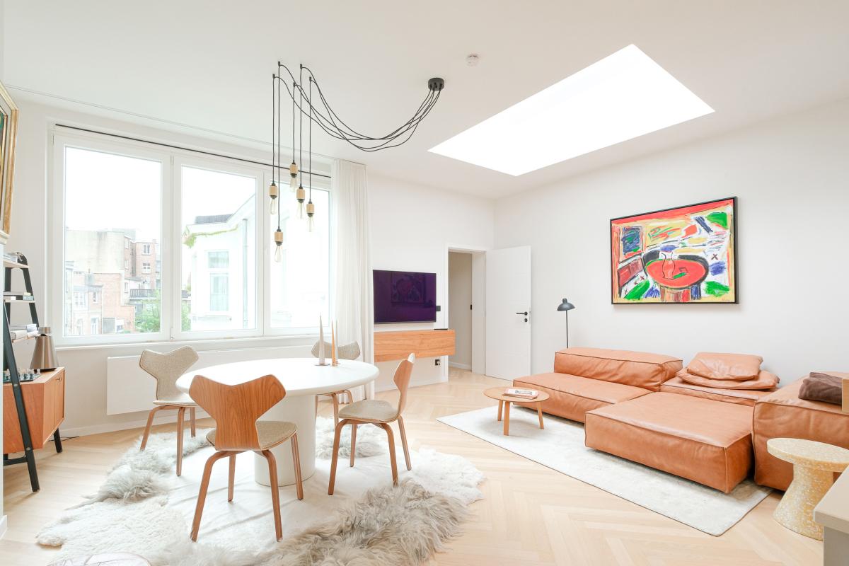 Molière/Pl. Constantin Meunier: Bel appartement rénové 2 ch.