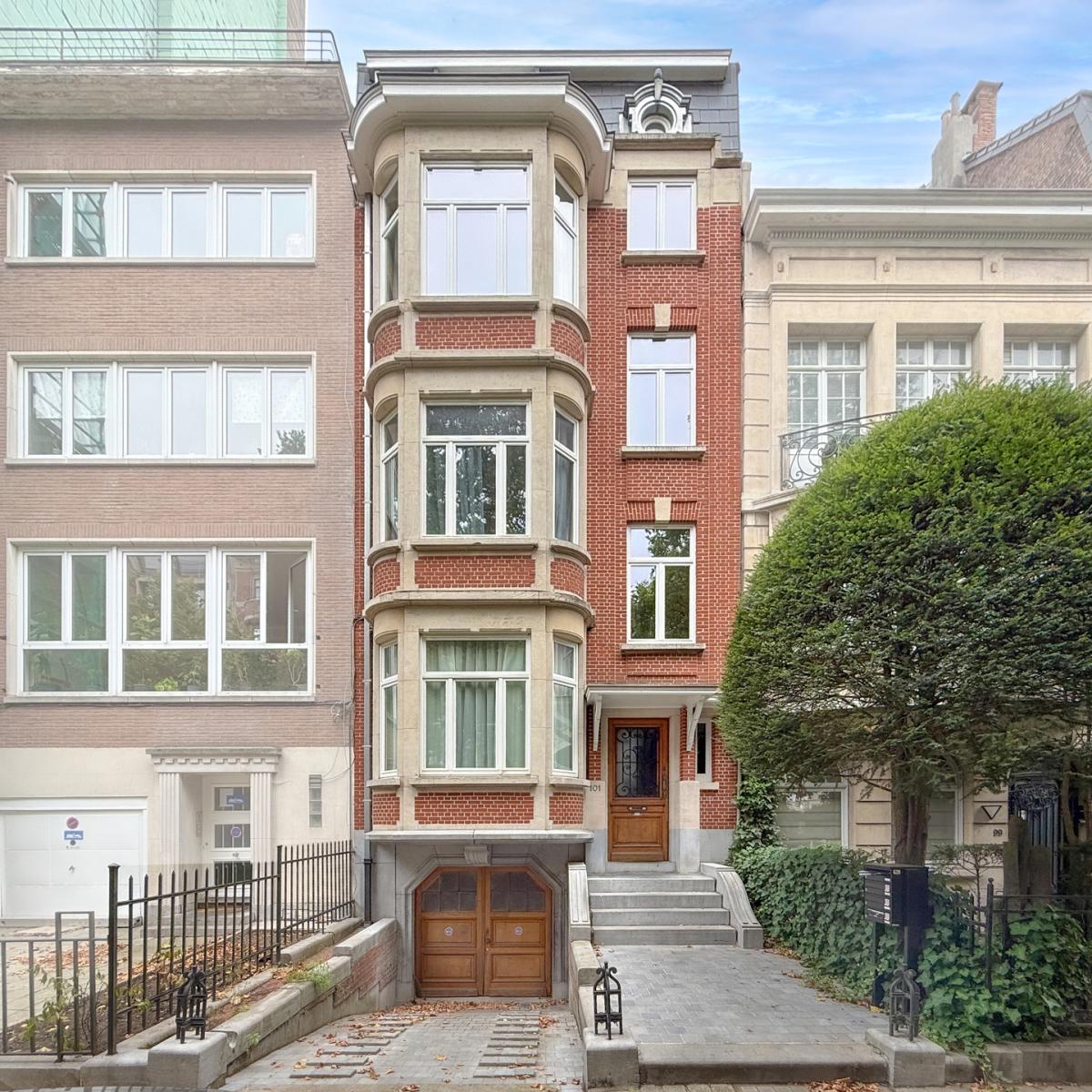 Molière/Pl. Constantin Meunier: Bel appartement rénové 2 ch.