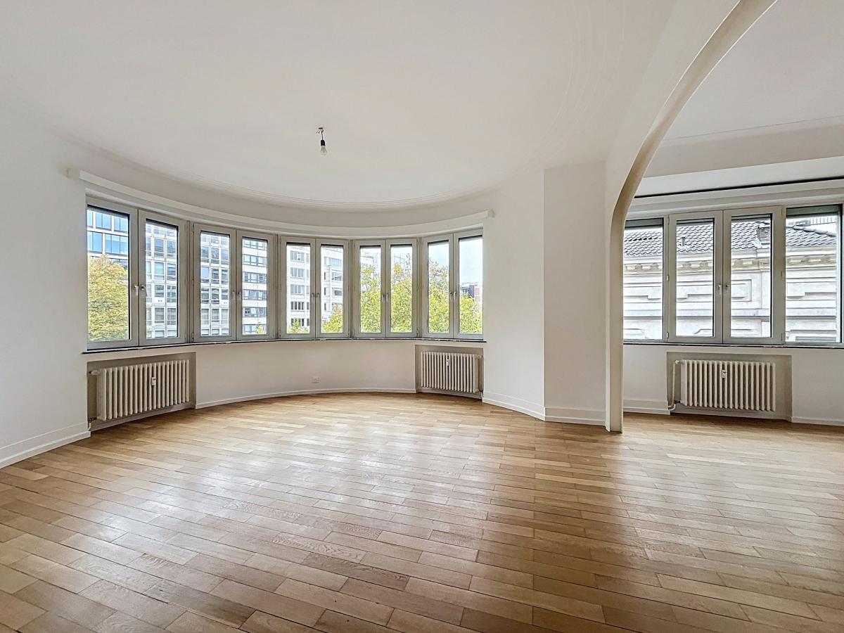 Louise / Châtelain - Appartement 2 chambres de ± 112 m²