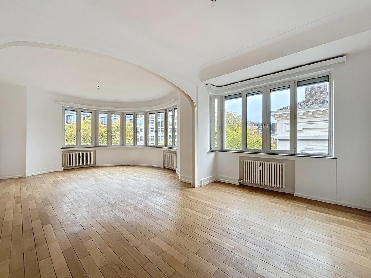 Louise / Châtelain - Appartement 2 chambres de ± 112 m²