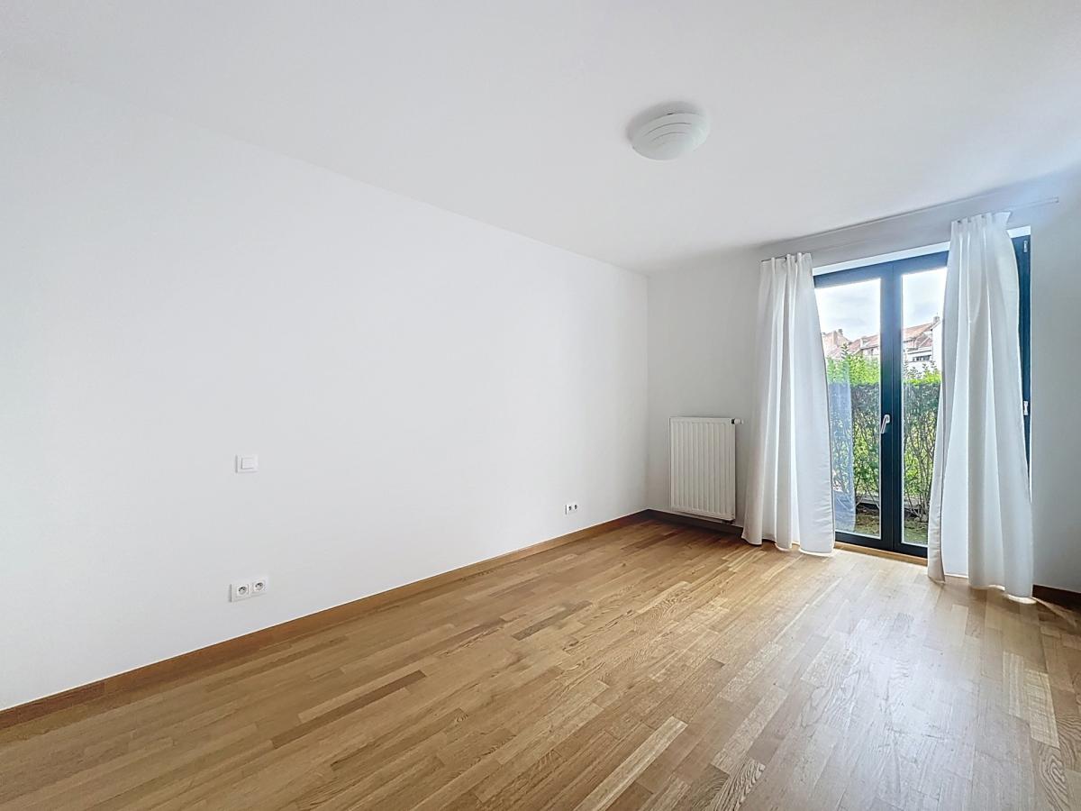 Messidor/Brugmann : Beau rez-de-chaussée avec jardinet