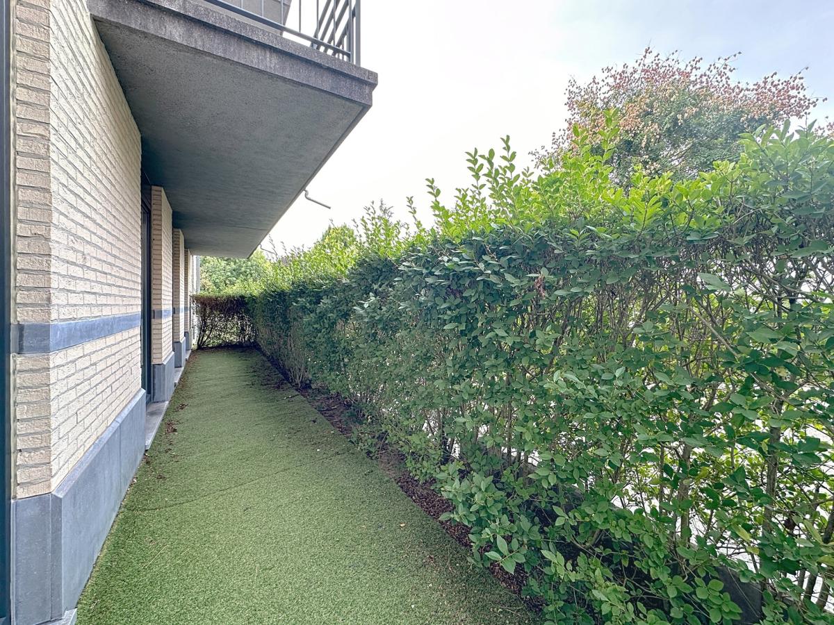 Messidor/Brugmann : Beau rez-de-chaussée avec jardinet