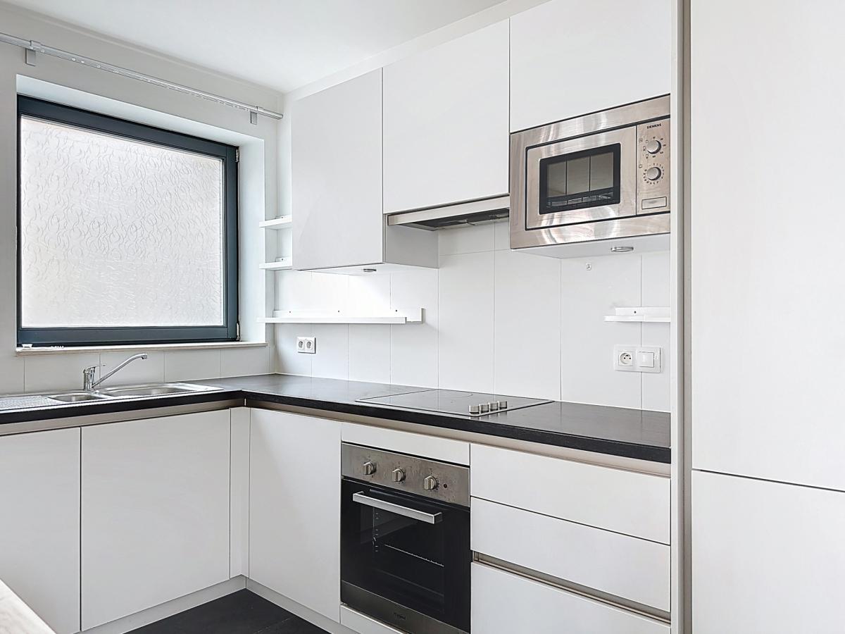 Messidor/Brugmann : Beau rez-de-chaussée avec jardinet