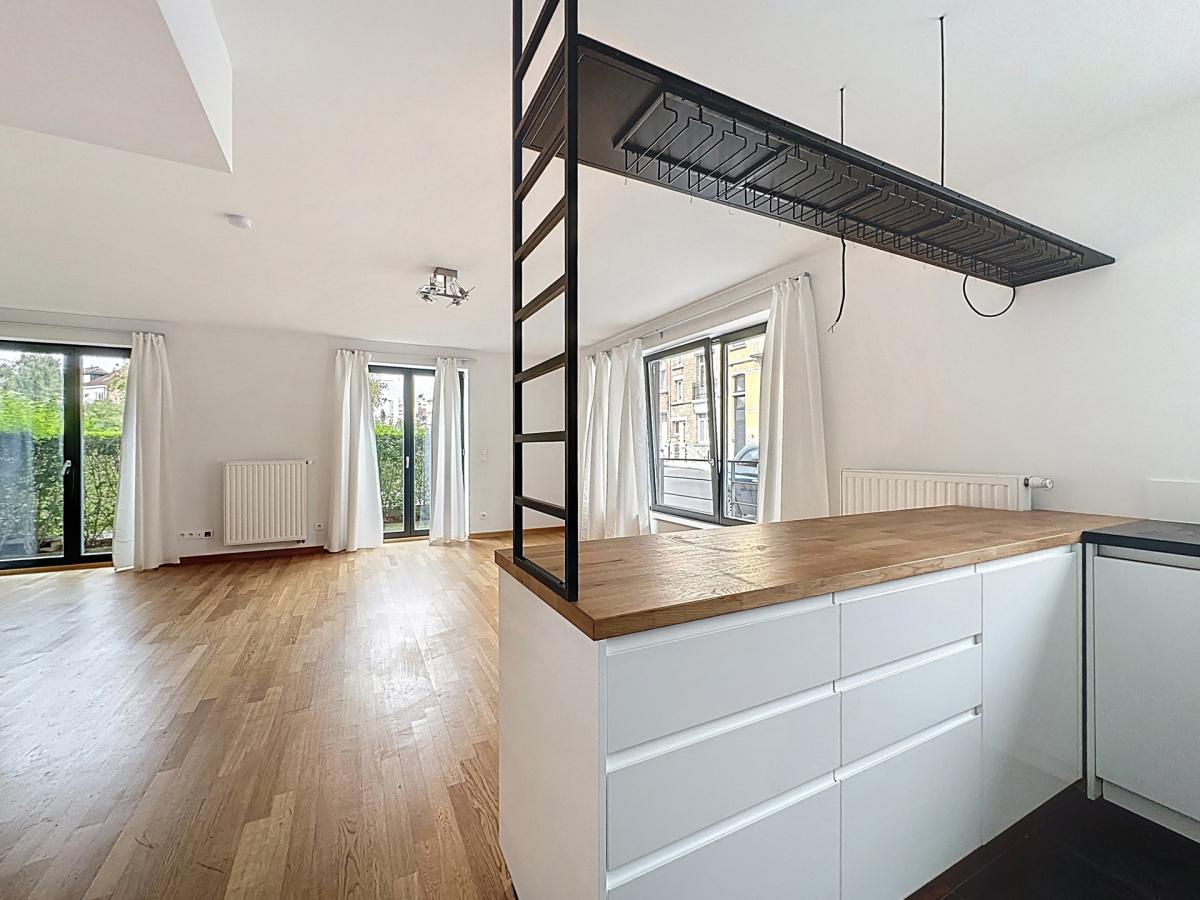 Messidor/Brugmann : Beau rez-de-chaussée avec jardinet