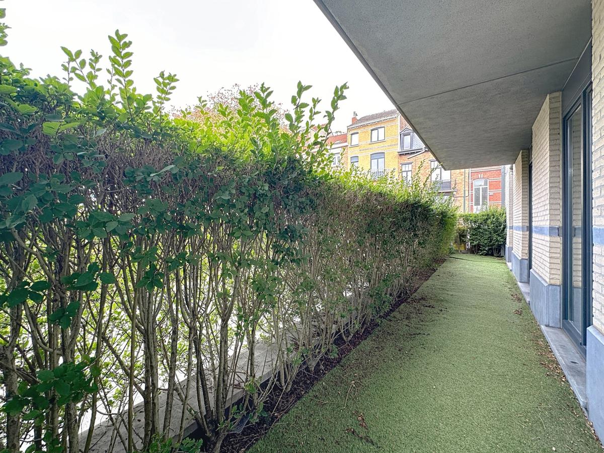 Messidor/Brugmann : Beau rez-de-chaussée avec jardinet