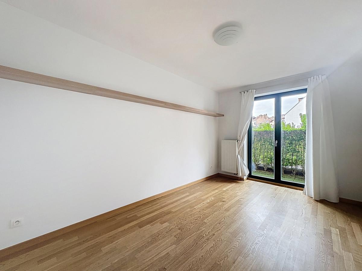 Messidor/Brugmann : Beau rez-de-chaussée avec jardinet