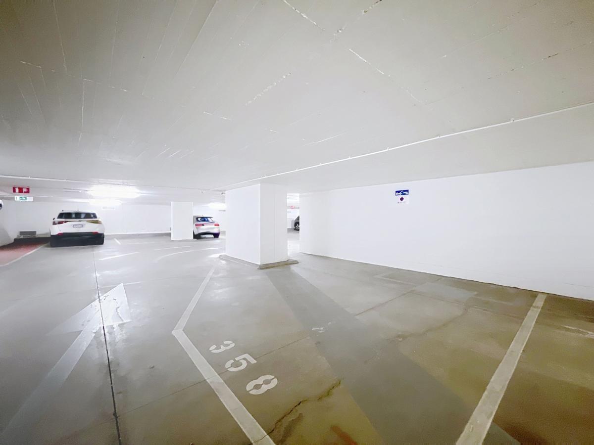 Quartier Européen : Emplacement de parking intérieur -3